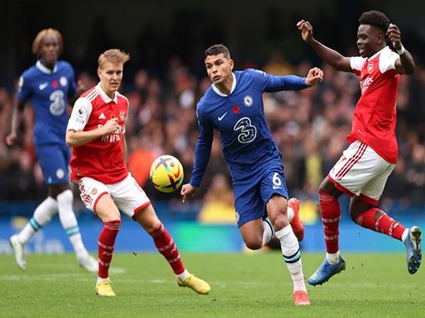 Bóng đá trưa 2/2: Chelsea chốt tương lai Thiago Silva